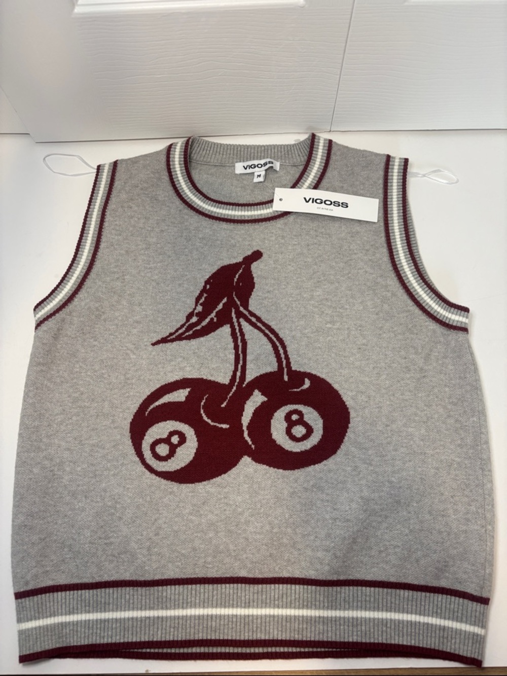 Women’s Vigoss Cherry Sweater Vest Gray Sleeveless Knit Top Size Medium NWT